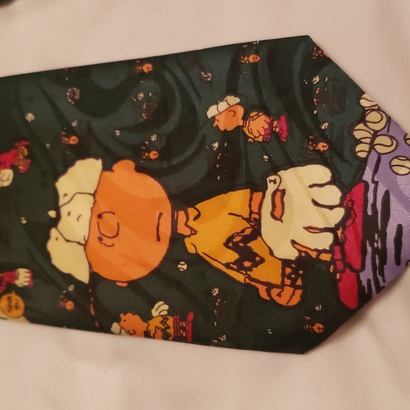 Charlie Brown baseball tie - Picture 2 of 4